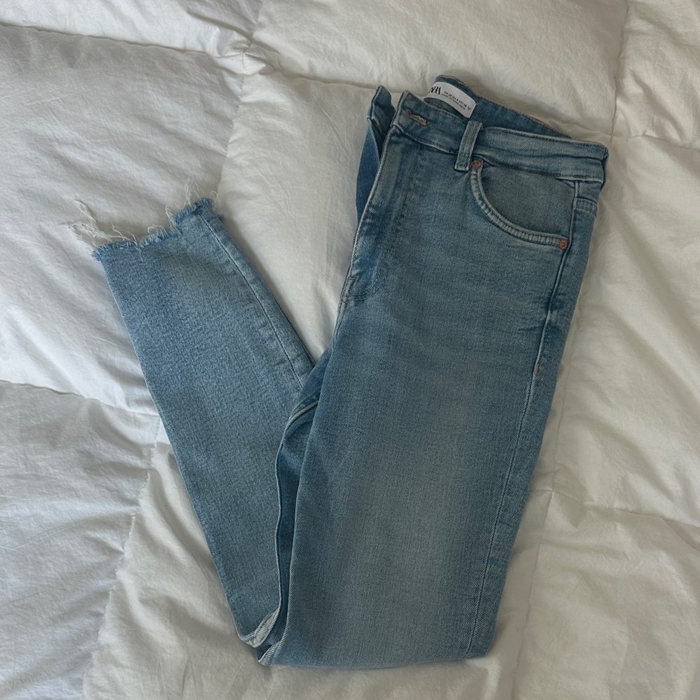 Zara Sky Blue Cropped Jeans